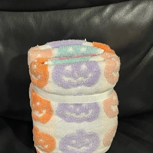 CARO HOME Halloween Pumpkin Hand Towels (2) Halloween Pumpkin Towels - Picture 5 of 10